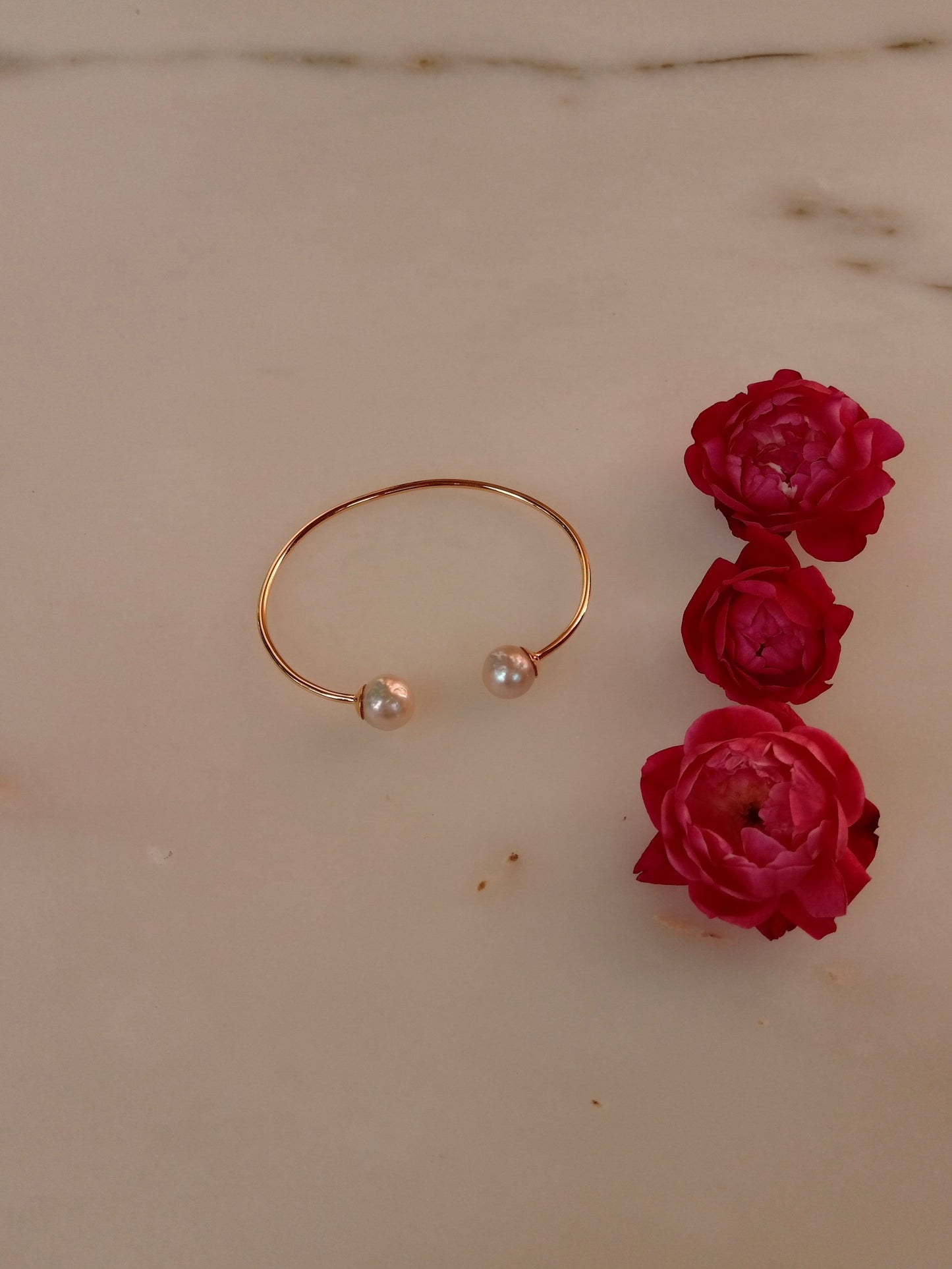 bracelet with pearls. gold plated silver jewelry