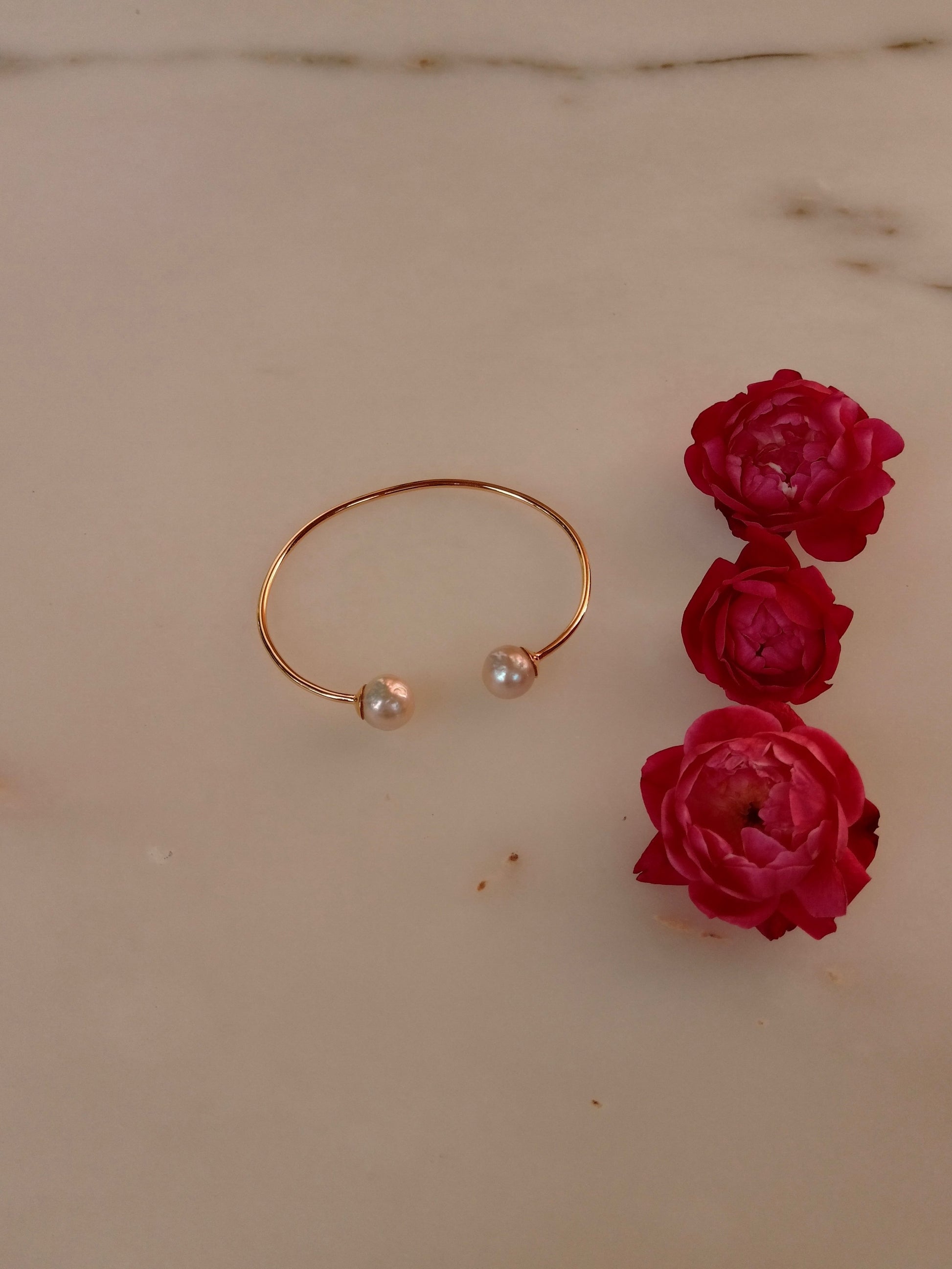 bracelet with pearls. gold plated silver jewelry