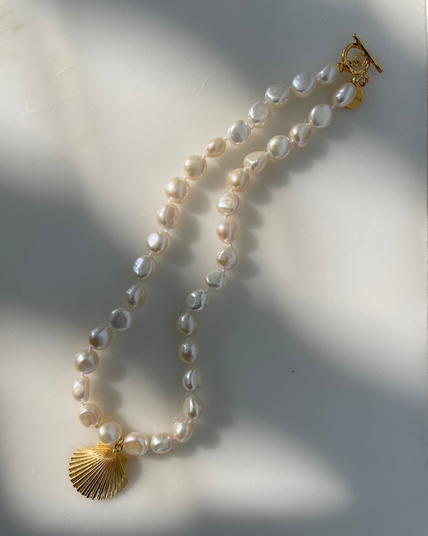 pearl necklace with shell, fine jewellery