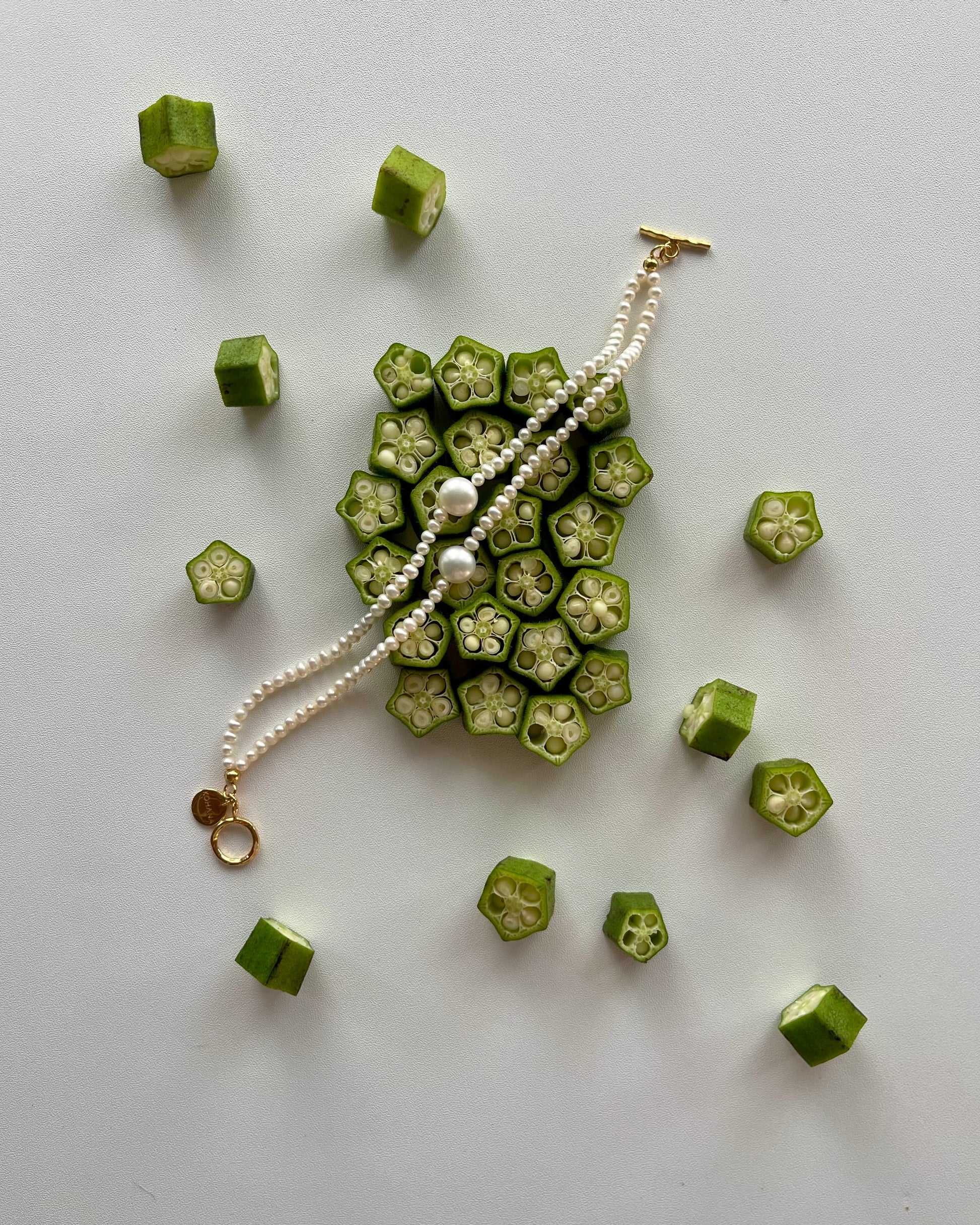elegant bracelet with pearls, fine jewellery