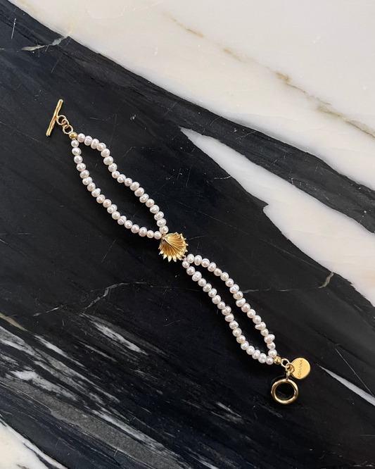 pearl bracelet with golden motif, handcrafted jewellery, jewelry from Bali 