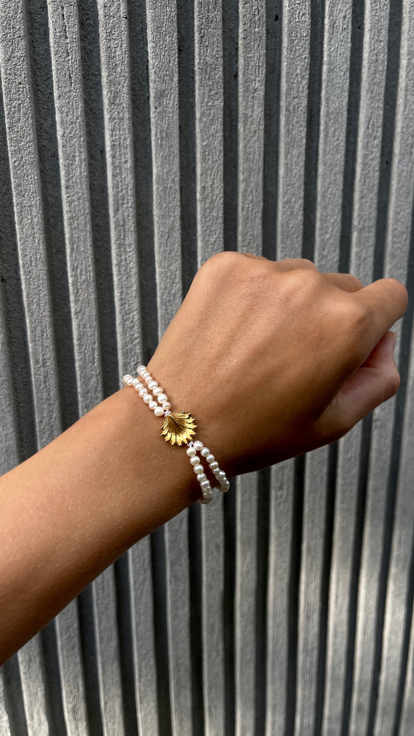 Pearl bracelet with a gold clasp, fine jewellery, bracelet, jewellery, jewelry gift ideas, summer style jewelry