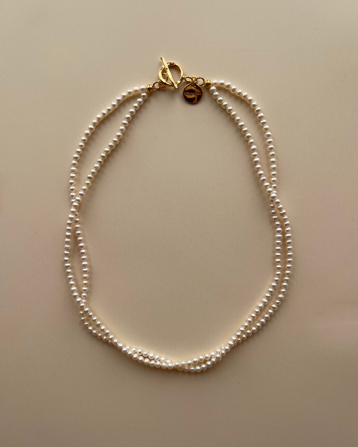 elegant necklace with pearls