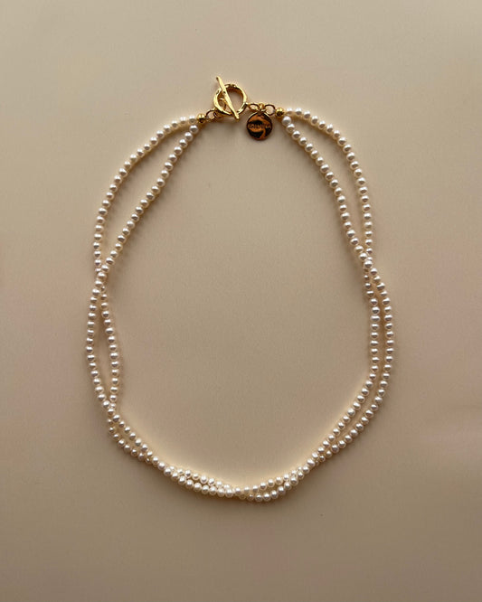 elegant necklace with pearls