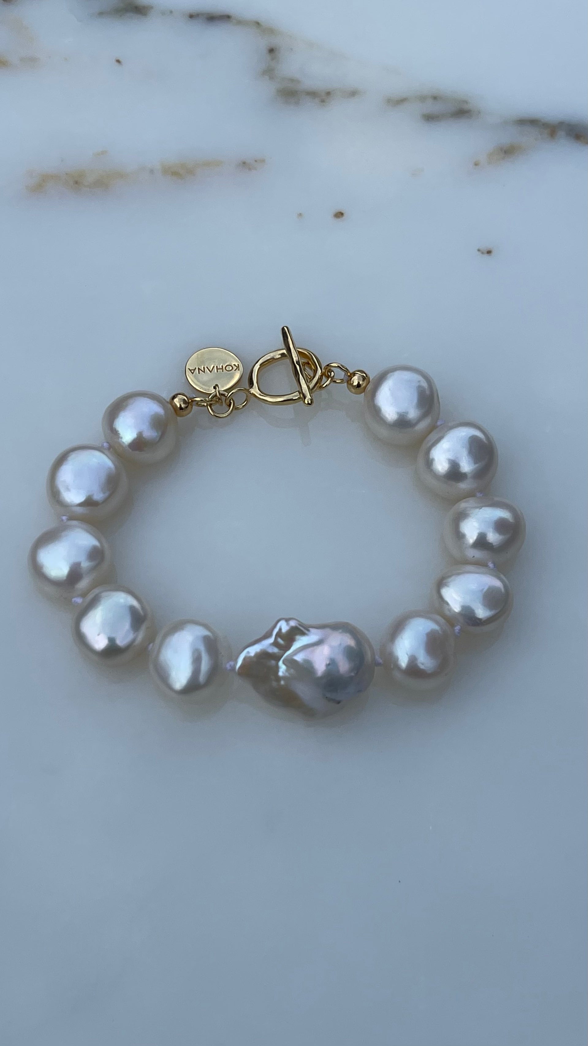 pearls bracelet with baroque pearl, gold plated details