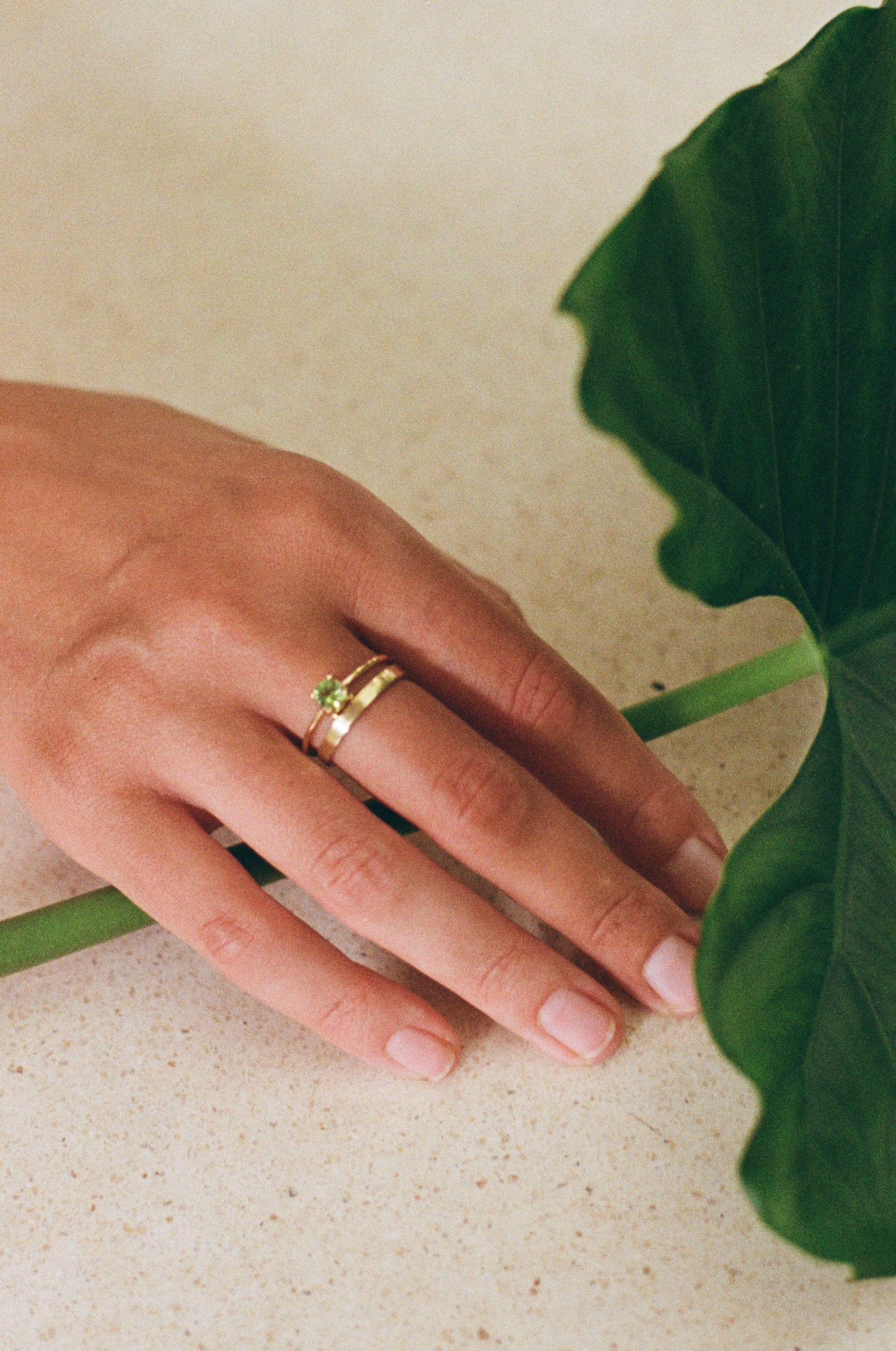  gold ring with a green peridot, handcrafed jewelry 