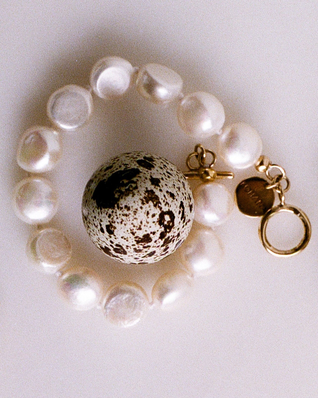 Pearl bracelet with a gold toggle clasp