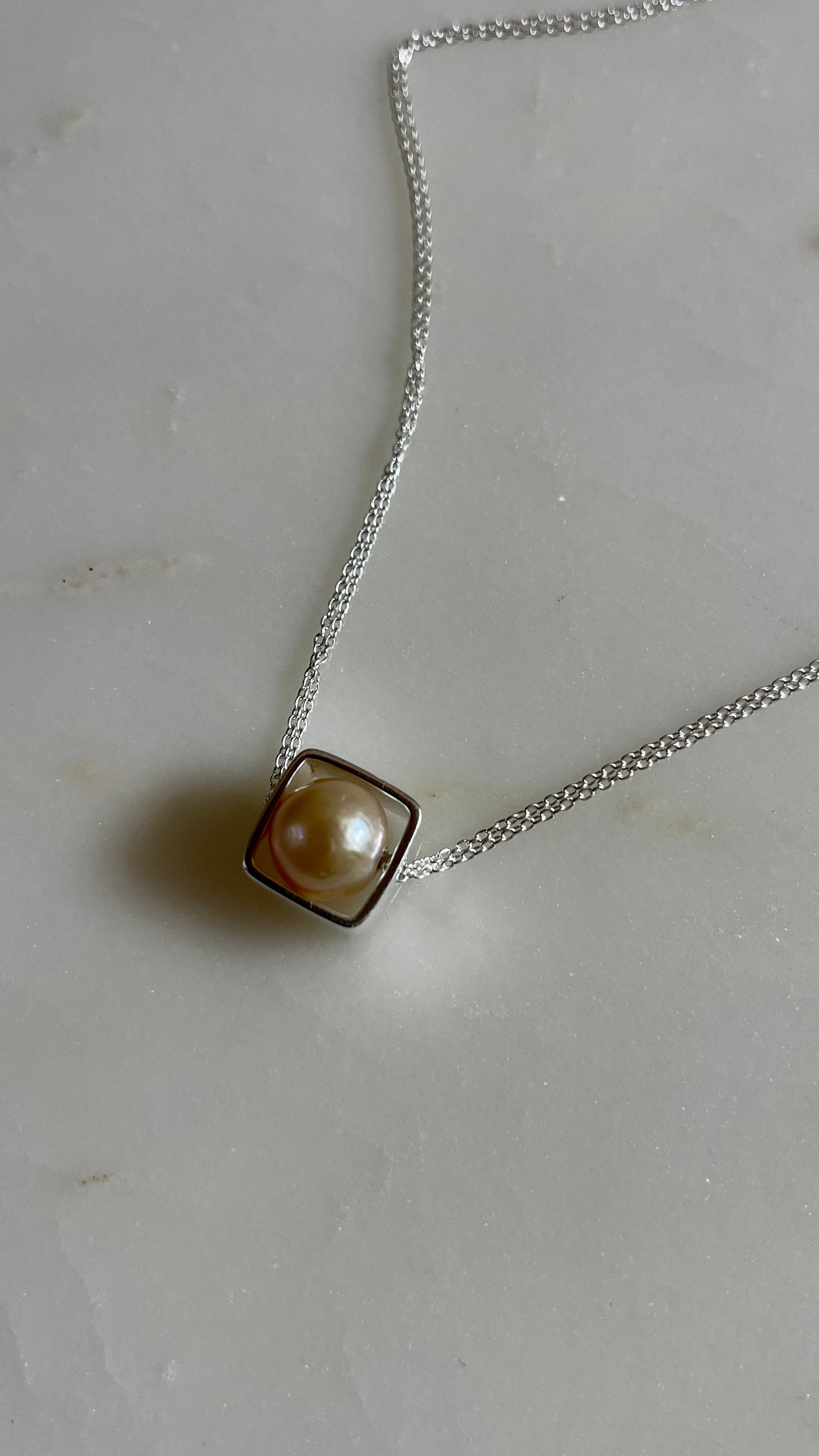 elegant necklace with pearl, handcrafted in Bali, slow fashion jewelry brand, fine jewellery, necklace with pearl