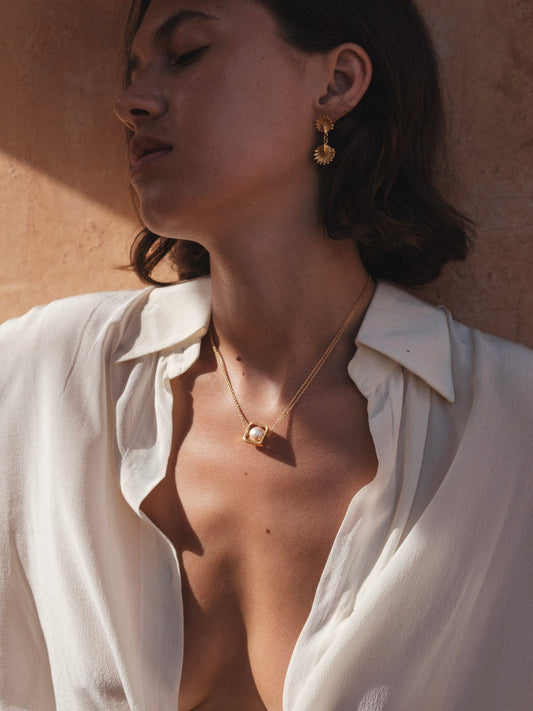 elegant handcrafted jewellery, necklace with pearl