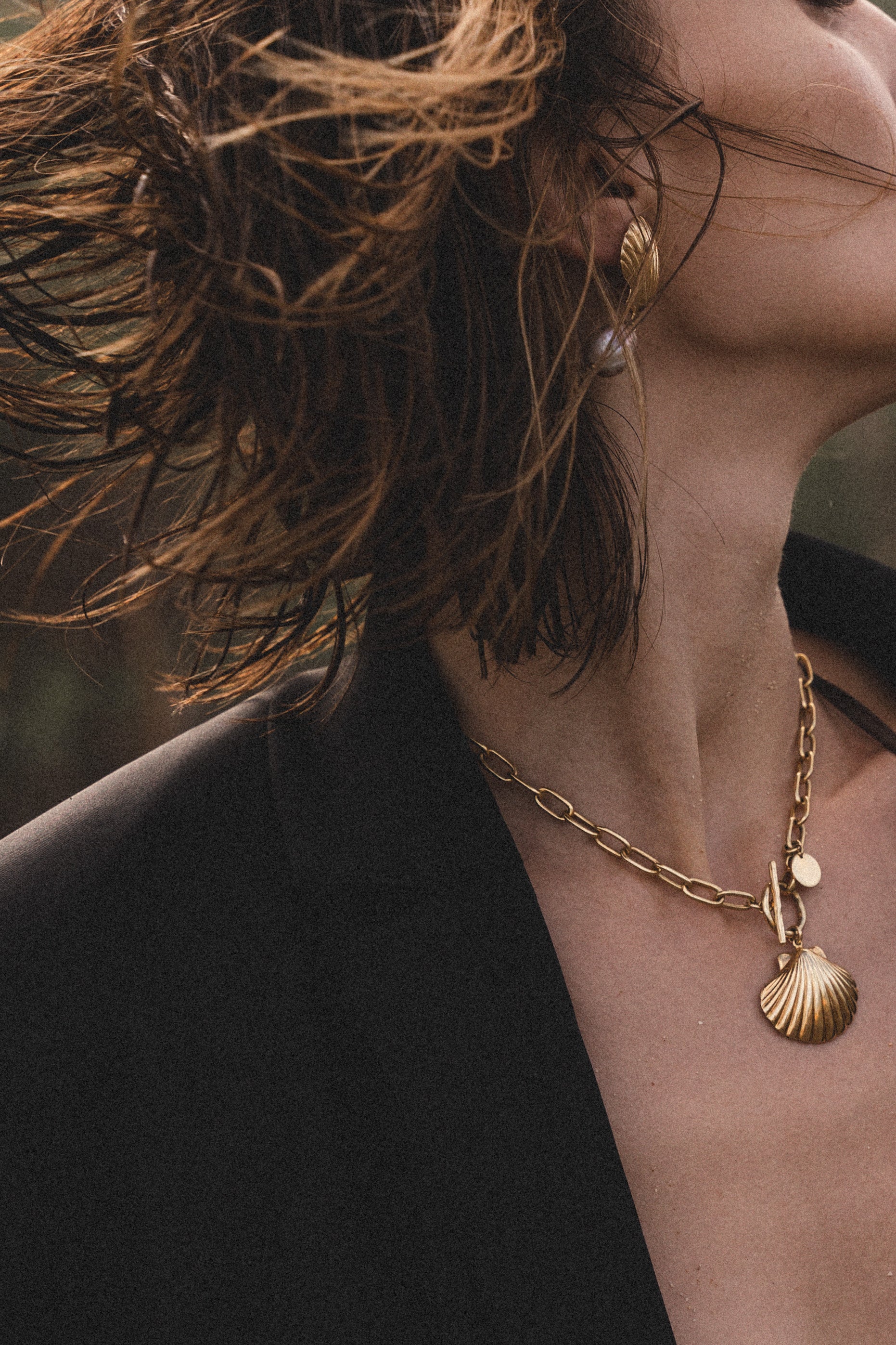 gold plated shell earrings with pearls, slow fashion brand, handcrafted in Bali , chain necklace with shell