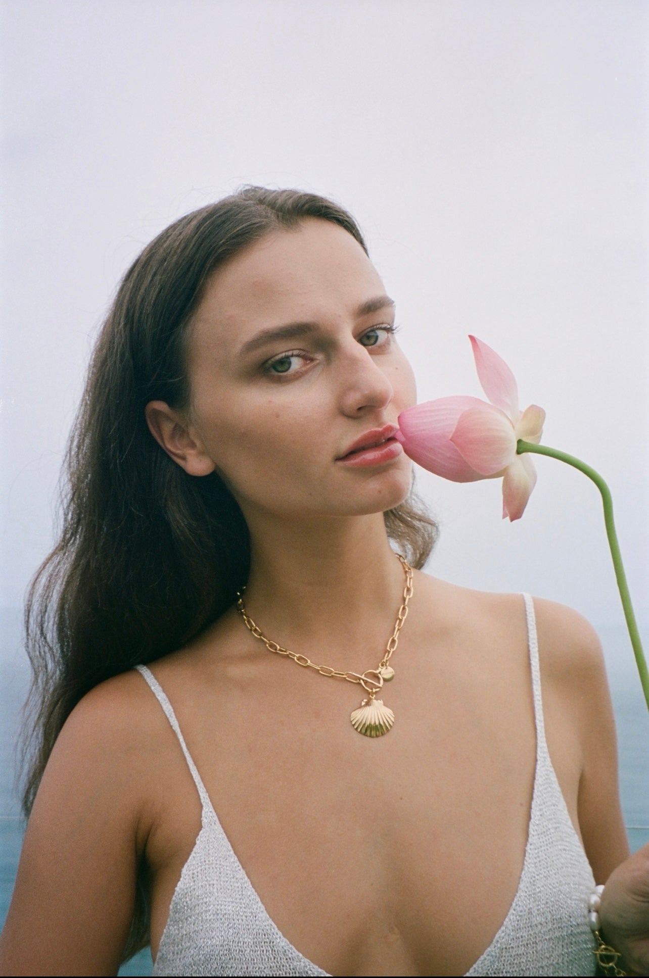 chain necklace, summer style, gold plated silver jewellery, pearls earrings, shell necklace, luxury style, elegant jewellery 