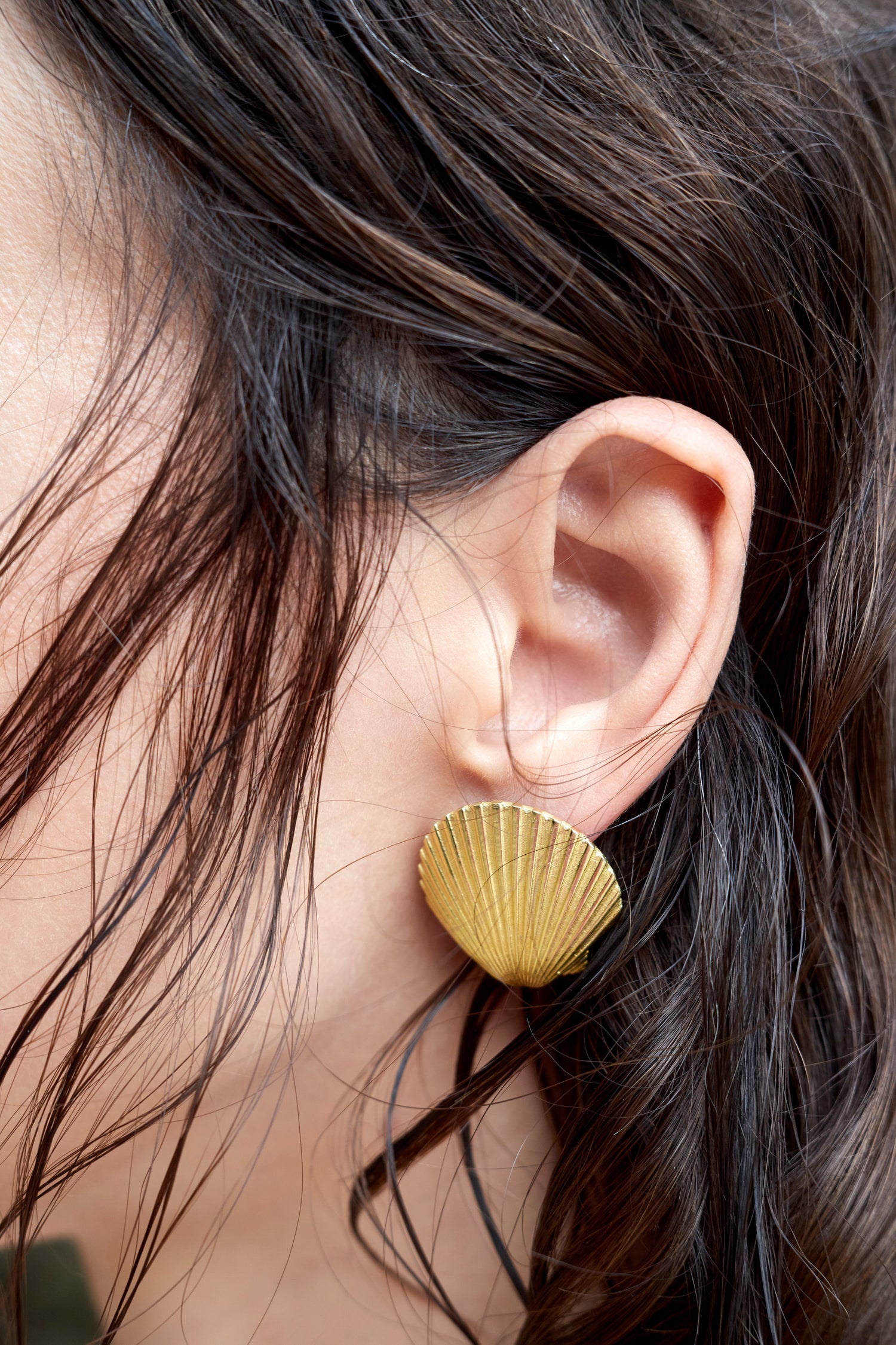 elegant shell earrings from gold plated silver, fine jewellery, 925 silver plated with 18k gold, handcrafted in Bali, Indonesia, slow fashion brand
